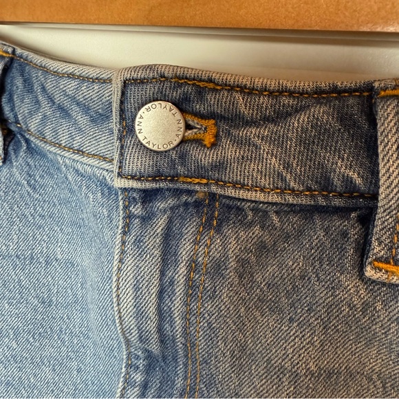 Ann Taylor Light Wash Denim Pencil Skirt RN#77379 Style#831531 - Picture 3 of 10